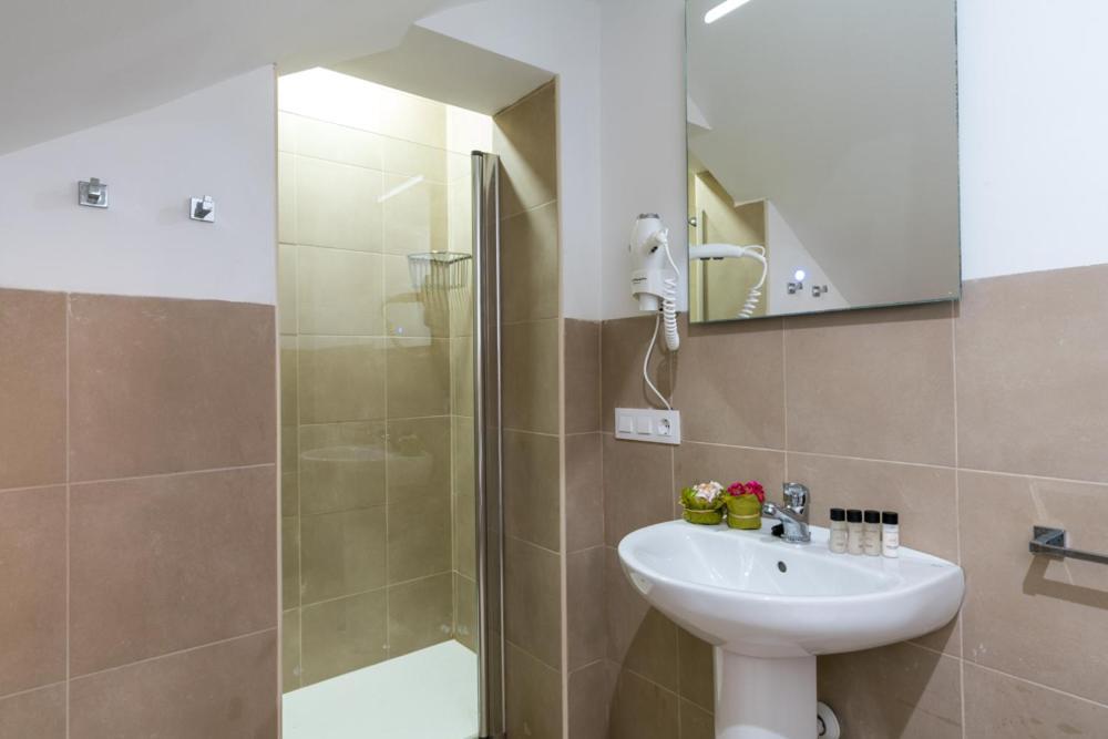 Olehousing-San Lorenzo Seville Exterior photo
